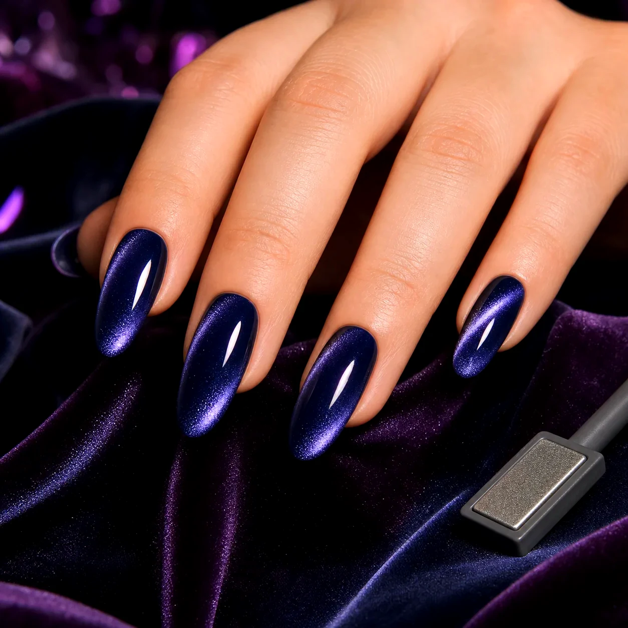 Velvet cat-eye gel nail finish with magnetic polish